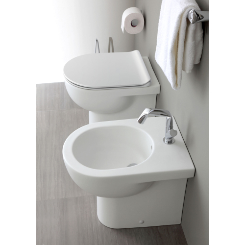 Sanitari Quick filomuro cm. 51x36 con sedile softclose avvolgente di Ceramica Flaminia