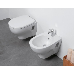 Sanitari Pratica sospesi con sedile standard di Ceramica Azzurra