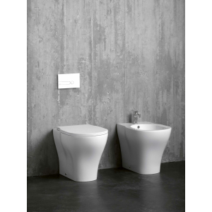 Sanitari XL filomuro rialzati senza brida h.49 con sedile standard di Ceramica Azzurra