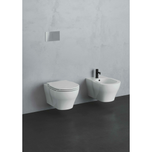 Sanitari XL sospesi rialzati senza brida h.49 con sedile standard di Ceramica Azzurra