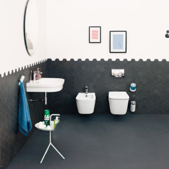 Sanitari A16 sospesi senza brida cm. 52x36 con sedile slim soft close di Art Ceram