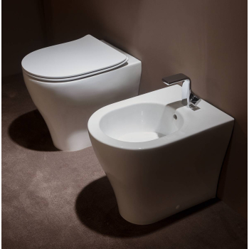 Sanitari App filomuro senza brida cm. 52x36 con sedile softclose avvolgente di Ceramica Flaminia