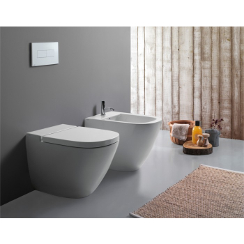 Sanitari Stockholm filomuro scarico traslato cm. 58x37 con sedile softclose di Ceramica Globo