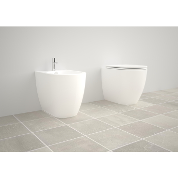 Sanitari like filomuro senza brida bianchi opachi con sedile softclose di Ceramica GSG