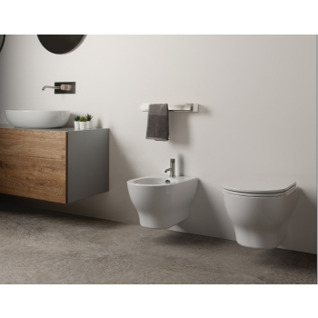 Sanitari Speed sospesi senza brida con sedile softclose di Ceramica GSG