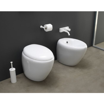 Sanitari Touch filomuro senza brida con sedile avvolgente di Ceramica GSG